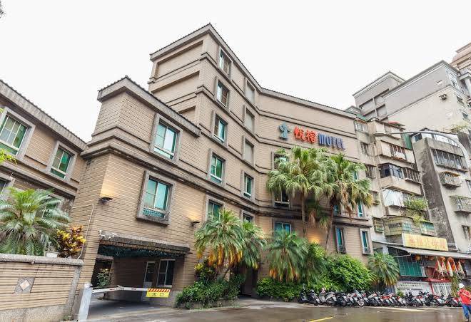 Banyan tree motel