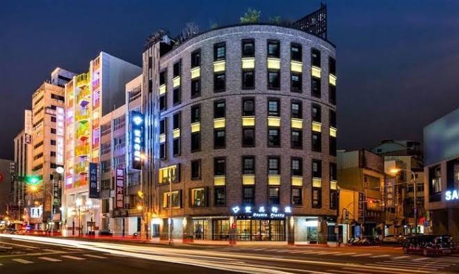 Double pretty hotel