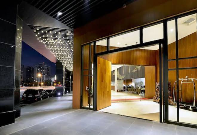 Aeris international hotel