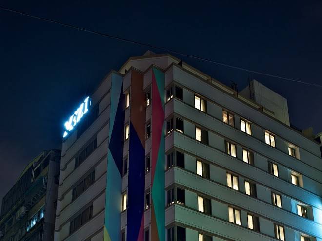 Hotel mezi