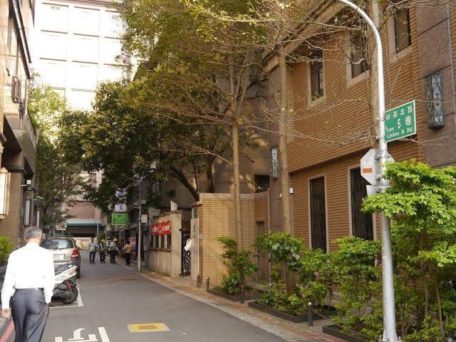 Taipei station1min for family big space