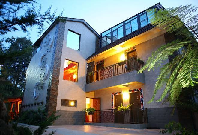 Applause In The Mountain Image