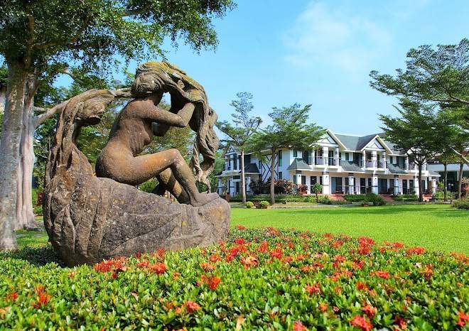 Atunas Holiday Country Image