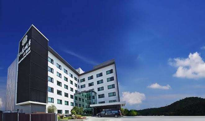 Renyi Lakeshore Hotel Image