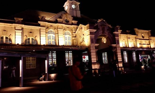 Golden Swallow Hotel Image