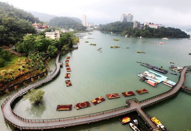 Sun Moon Lake 5boat B&b Image