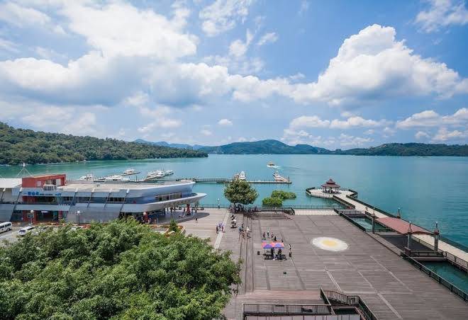Sun Moon Lake Waterfront Resort Hotel Image