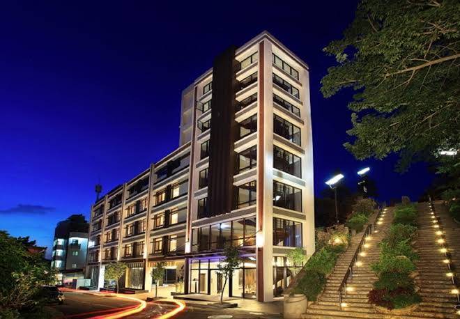 Lealea Garden Hotel The Moon Image