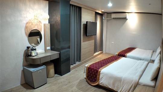 Hotel four seas