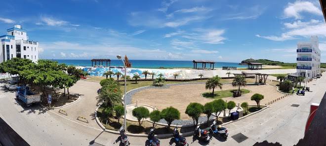 Mahalo Surfing Image