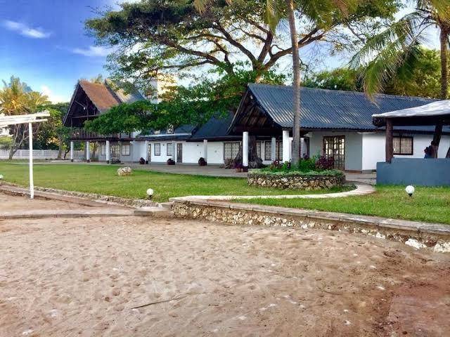 Bahari beach castle lodge