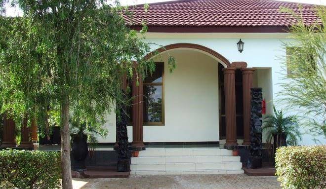 African Flower Hotel Image