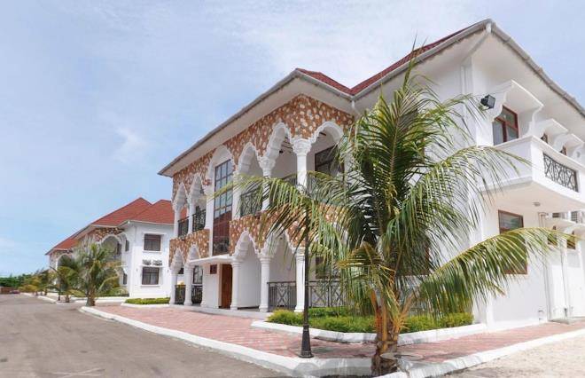 Sunny palms beach bungalows