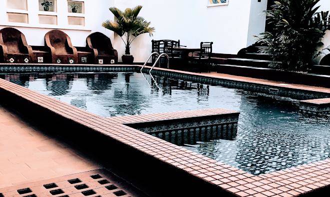 Dhow palace hotel