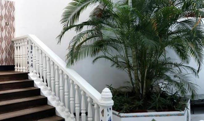 Tausi Palace Hotel Image