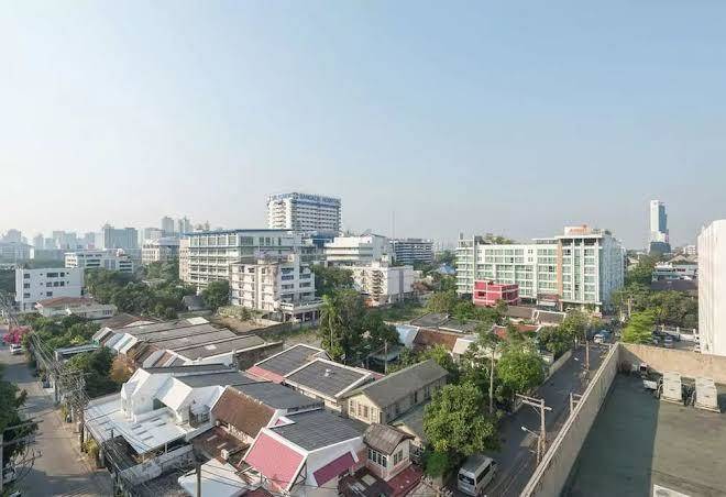 Bangkok room by city court