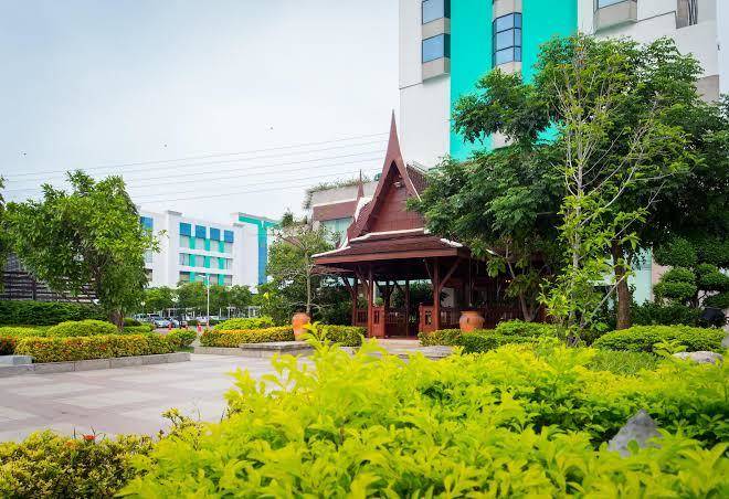Ramada chaophya park hotel