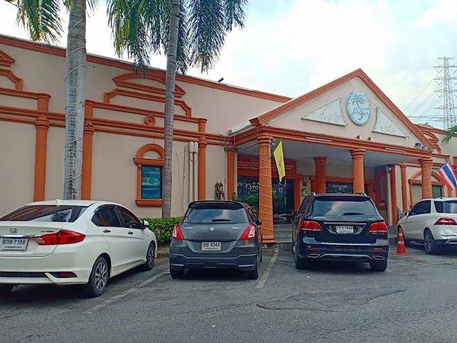 The Oasis Hotel Image