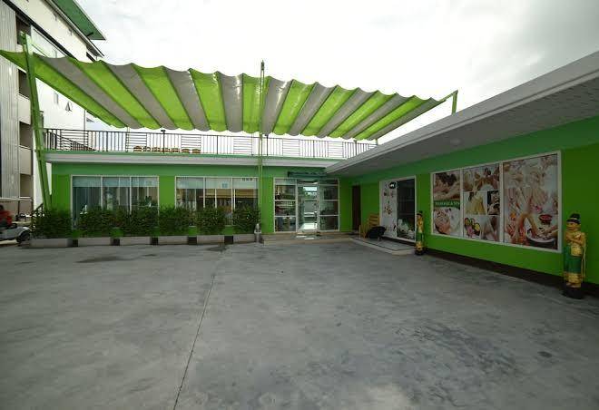 Gold airport suites