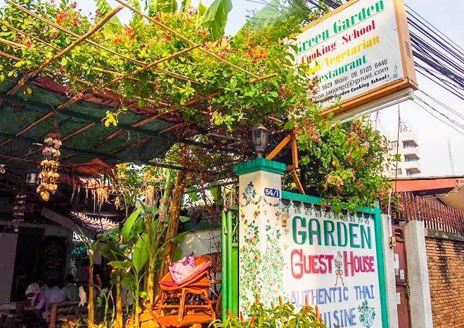 Green garden cooking school