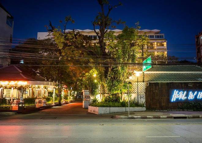 Hotel de'moc