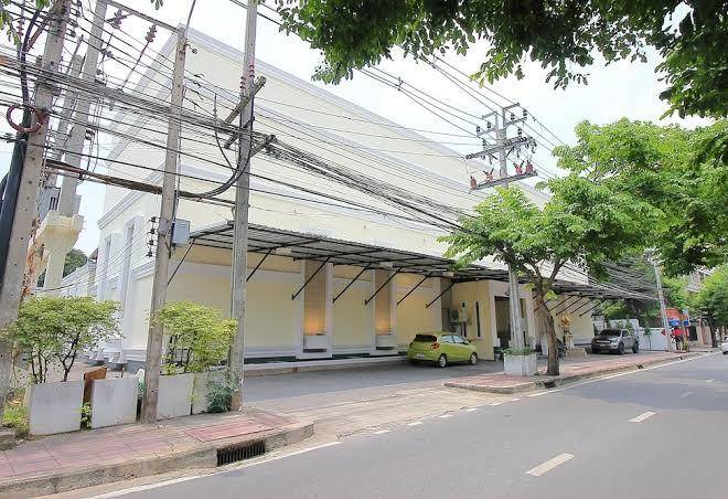 Pinklao resort