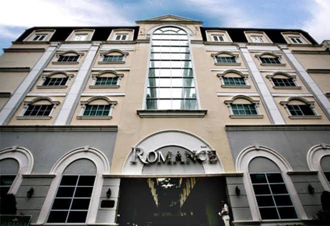 Romance hotel srinakarin 65
