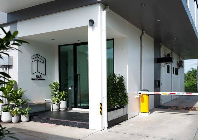B48 hotel