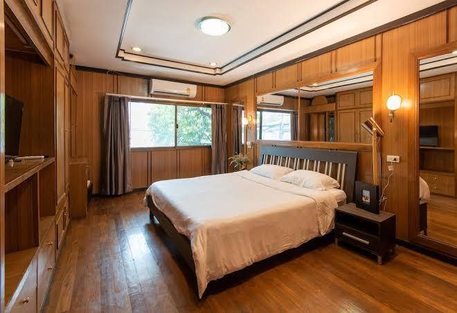 3 br 300 sqm siam&platinum wifi hbo go netflix