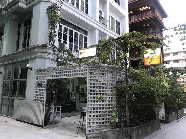Oriental smile hotel