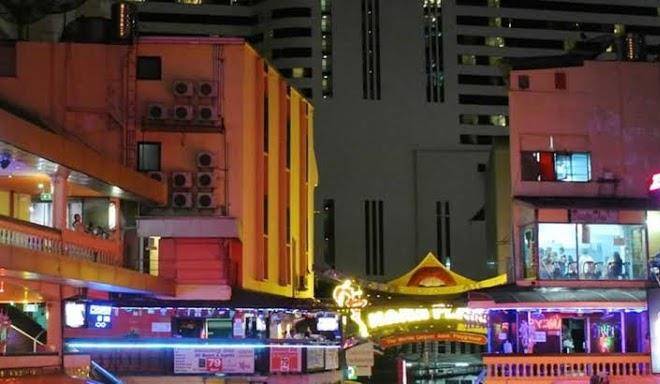 Majestic Suites Hotel Nana Bangkok Image