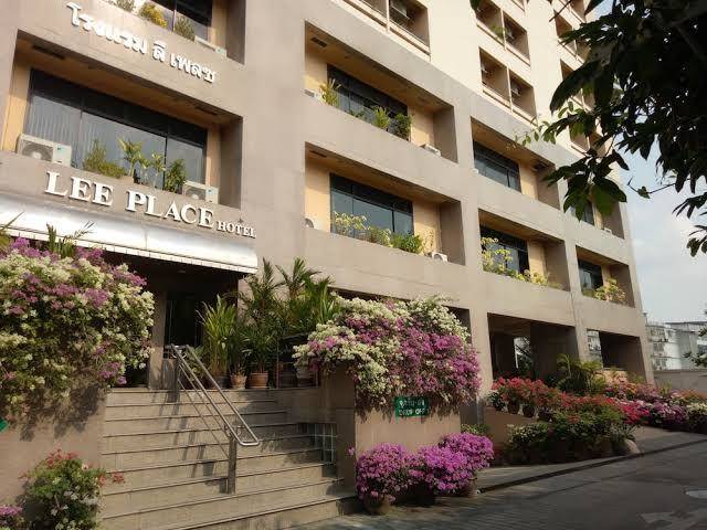 Lee place hotel
