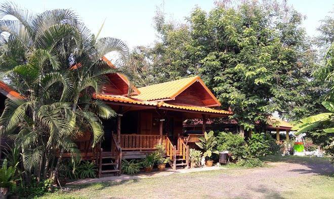 Ruen thai rimnam resort buriram