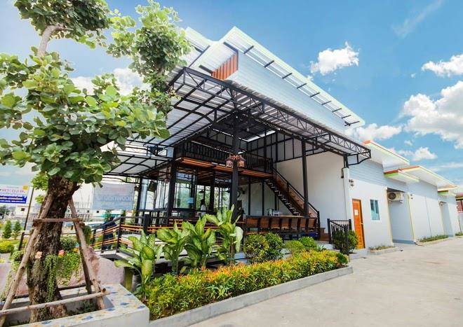 Trakoon tor resort