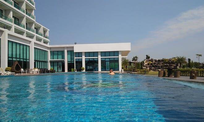 Sunrise lagoon hotel and golf
