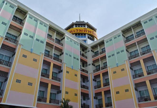 Dee prom hotel