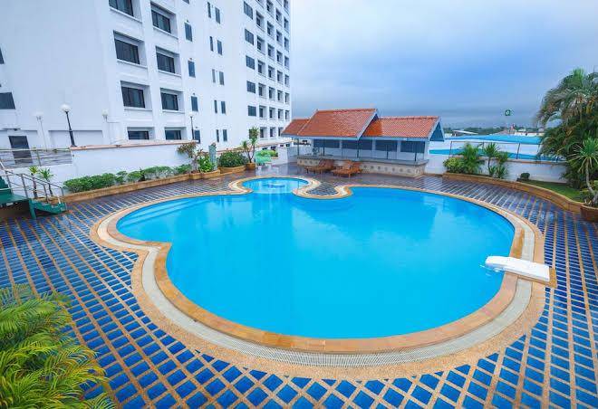 K p grand hotel