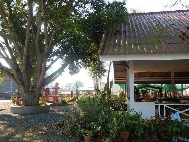 To to garden bungalow and restaurant