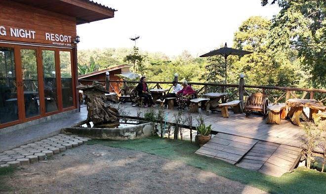 Mae on hug night resort