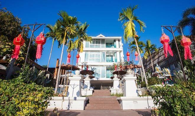 B2 riverside colonial hotel