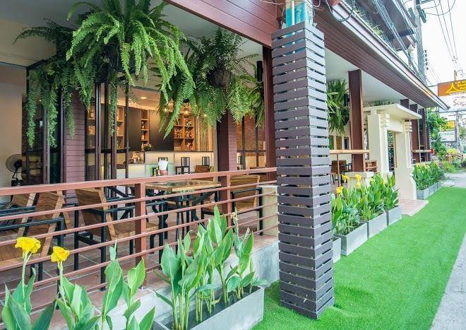 Cm night boutique hotel
