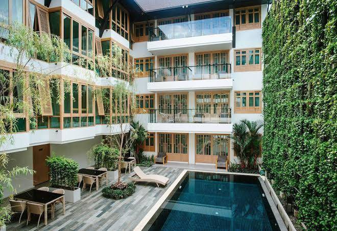 Moon dragon hotel