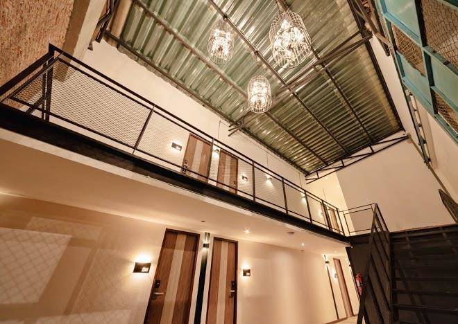 The entaneer poshtel