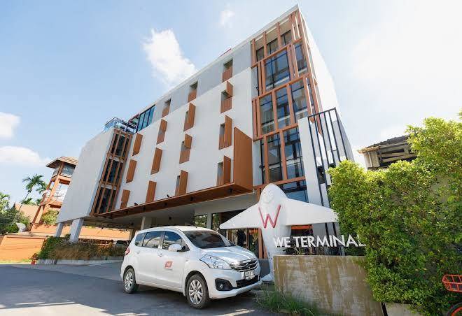 We terminal hotel