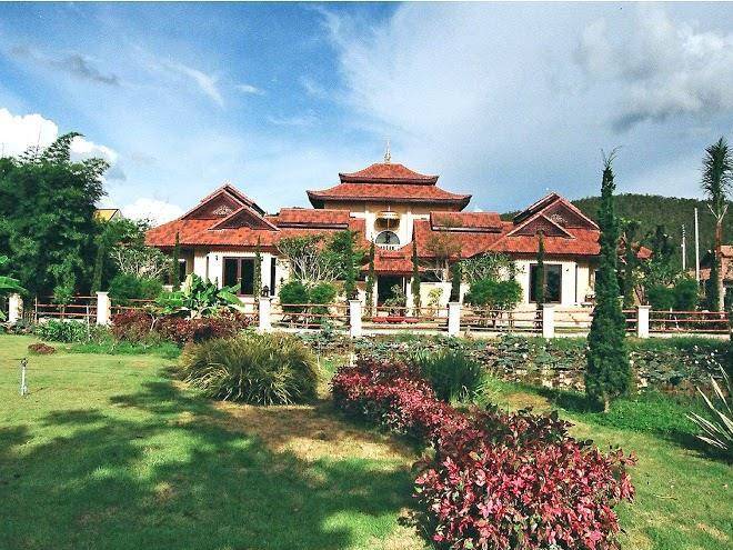 Sankampang lake view resort