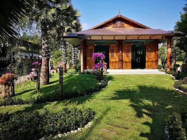Royal train garden resort