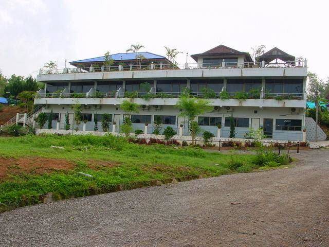 Rujira resort hotel