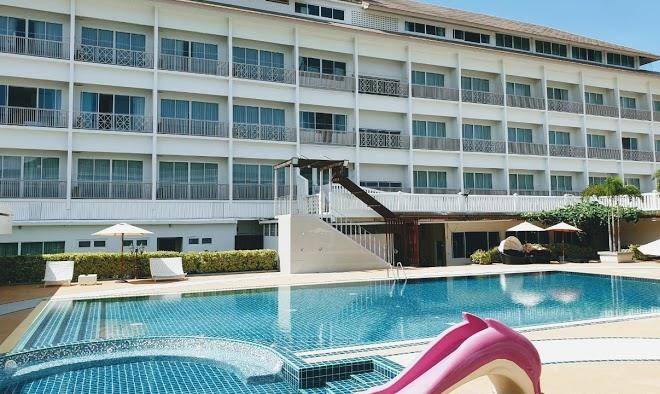 Swan lake hotel