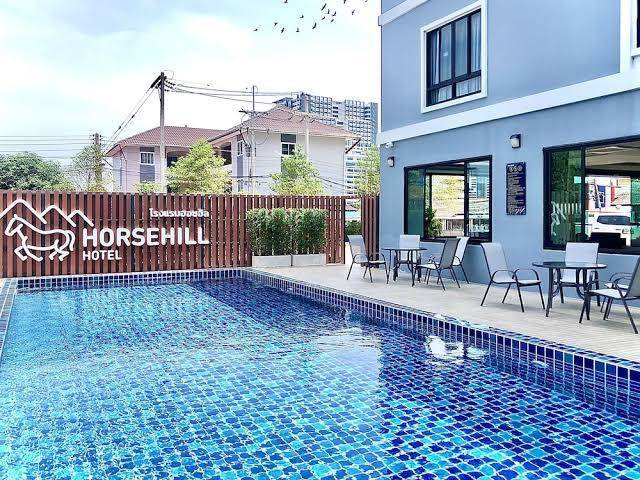 Horsehill hotel sriracha