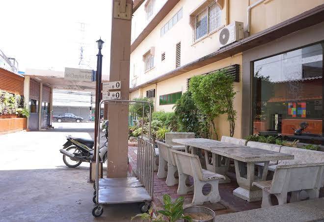 Sri chumphon hotel
